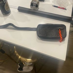 LOUIS VUITTON
Taurillon Monogram Uniformes Solar Ray Soft Pochette